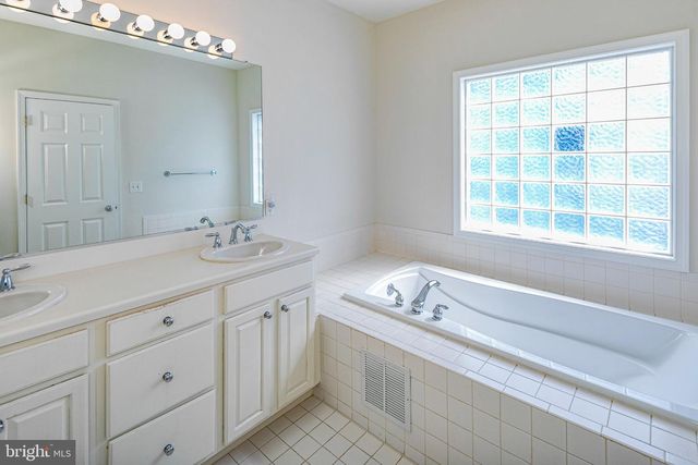 6 IRONWOOD RD, Skillman, NJ 08558