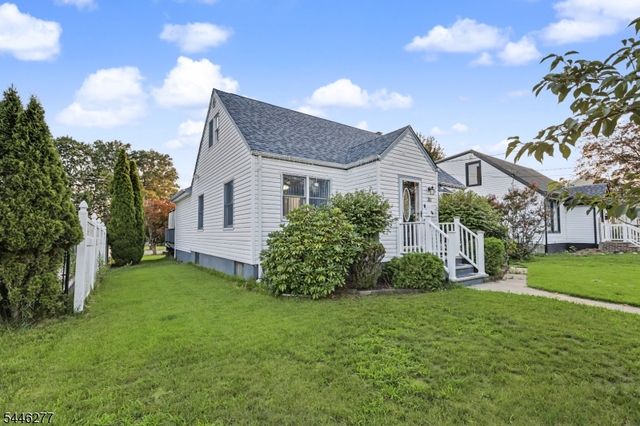 30 Schuyler Ave, Pompton Lakes Boro, NJ 07442
