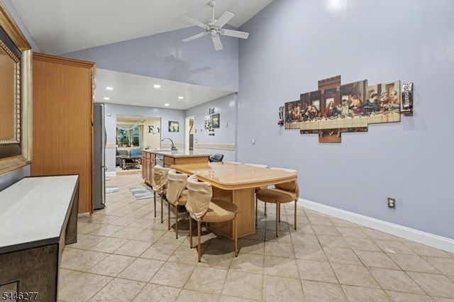 30 Schuyler Ave, Pompton Lakes Boro, NJ 07442