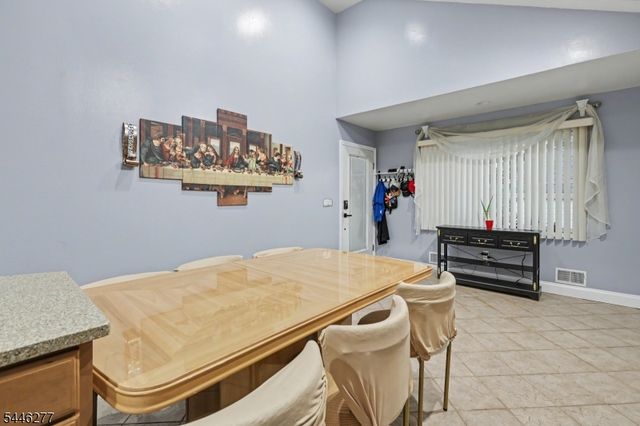 30 Schuyler Ave, Pompton Lakes Boro, NJ 07442