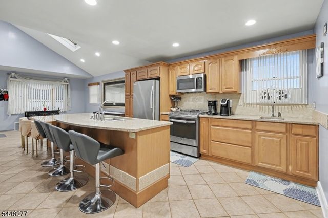30 Schuyler Ave, Pompton Lakes Boro, NJ 07442