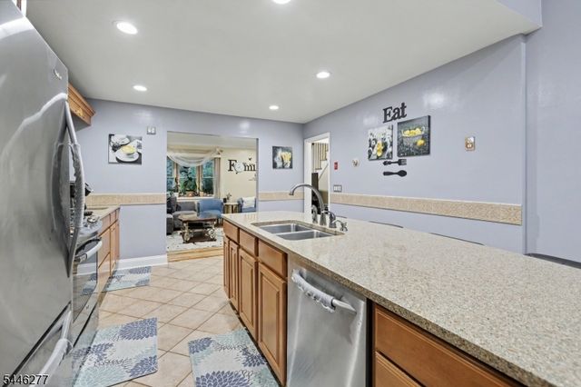 30 Schuyler Ave, Pompton Lakes Boro, NJ 07442