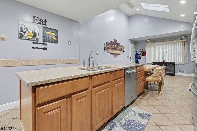 30 Schuyler Ave, Pompton Lakes Boro, NJ 07442