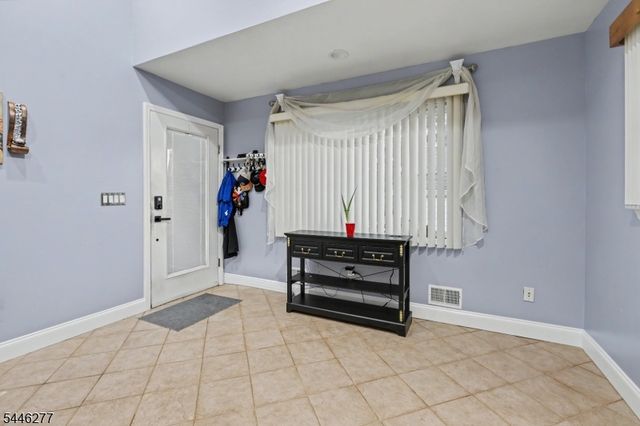 30 Schuyler Ave, Pompton Lakes Boro, NJ 07442