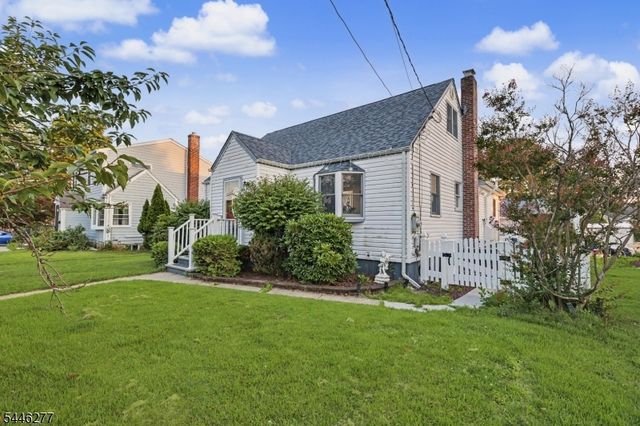30 Schuyler Ave, Pompton Lakes Boro, NJ 07442