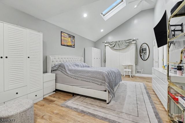 30 Schuyler Ave, Pompton Lakes Boro, NJ 07442