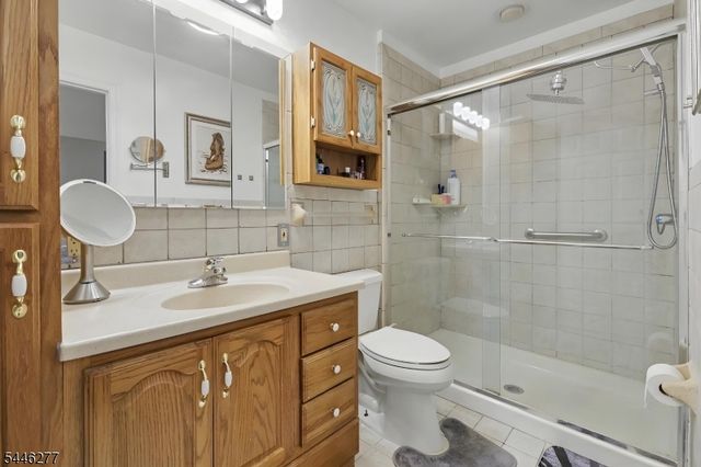 30 Schuyler Ave, Pompton Lakes Boro, NJ 07442