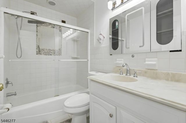 30 Schuyler Ave, Pompton Lakes Boro, NJ 07442