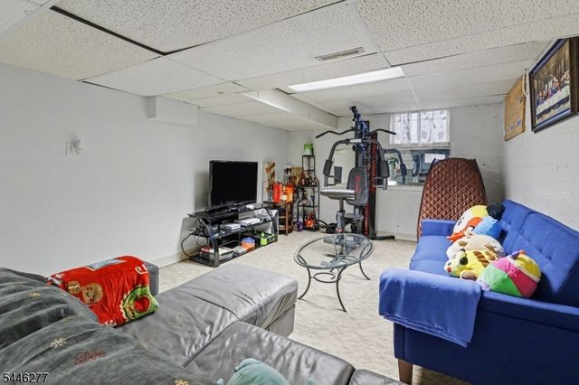 30 Schuyler Ave, Pompton Lakes Boro, NJ 07442