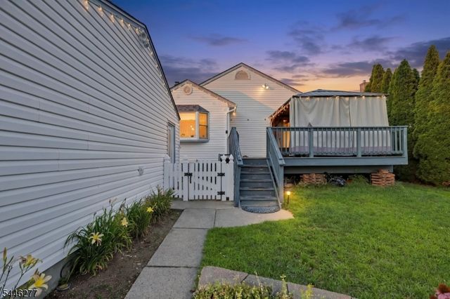 30 Schuyler Ave, Pompton Lakes Boro, NJ 07442