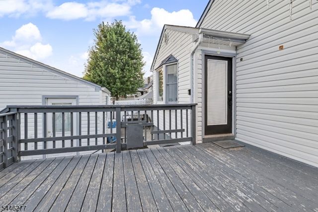 30 Schuyler Ave, Pompton Lakes Boro, NJ 07442