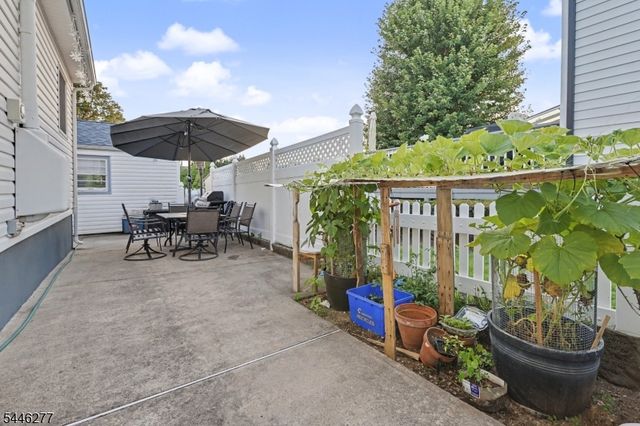 30 Schuyler Ave, Pompton Lakes Boro, NJ 07442