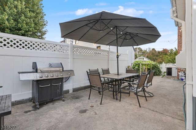 30 Schuyler Ave, Pompton Lakes Boro, NJ 07442