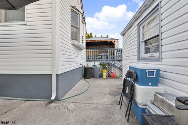 30 Schuyler Ave, Pompton Lakes Boro, NJ 07442