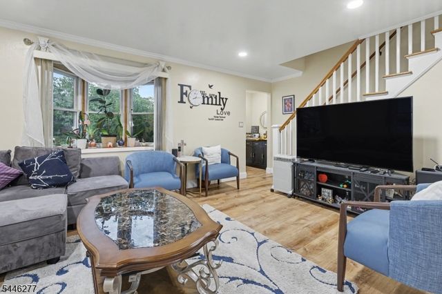 30 Schuyler Ave, Pompton Lakes Boro, NJ 07442