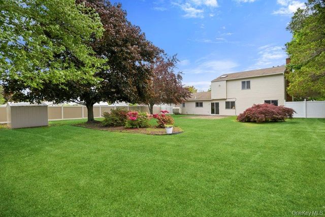 110 Tarpon Avenue, Medford, NY 11763
