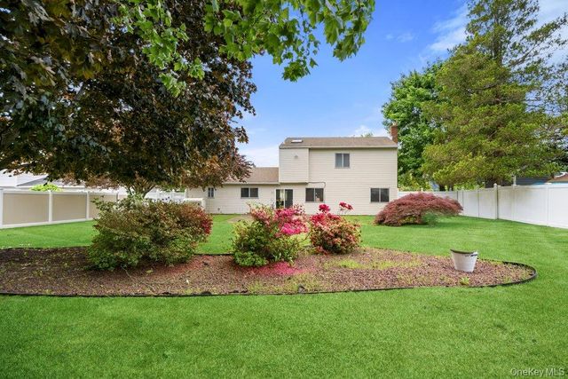110 Tarpon Avenue, Medford, NY 11763