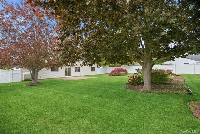 110 Tarpon Avenue, Medford, NY 11763