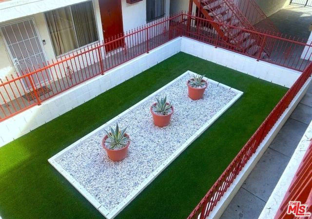 5661 Lexington Avenue, Los Angeles, CA 90038