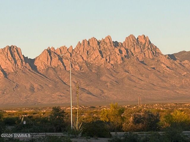 4261 Nambe Court, Las Cruces, NM 88011