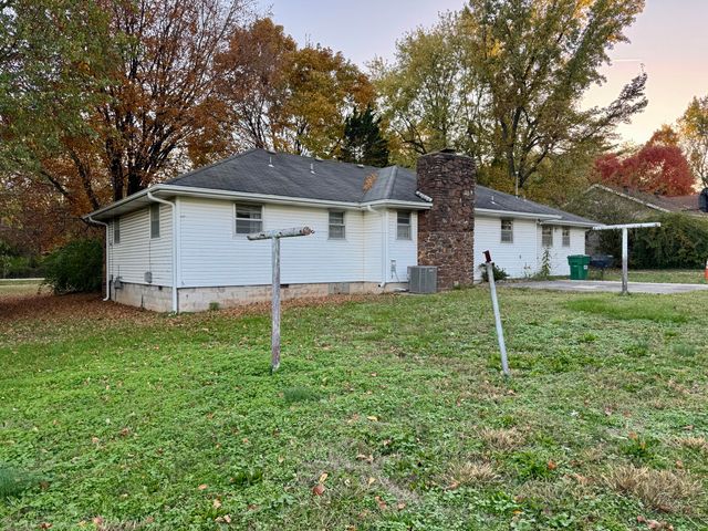 2535 W Farm Road 112, Springfield, MO 65803