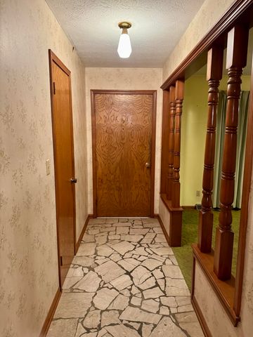 2535 W Farm Road 112, Springfield, MO 65803