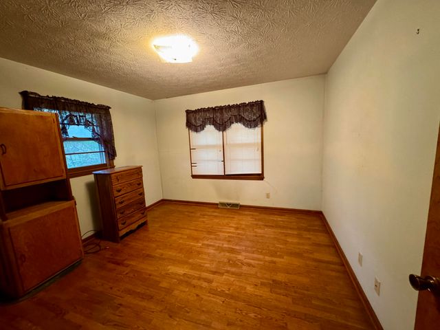 2535 W Farm Road 112, Springfield, MO 65803