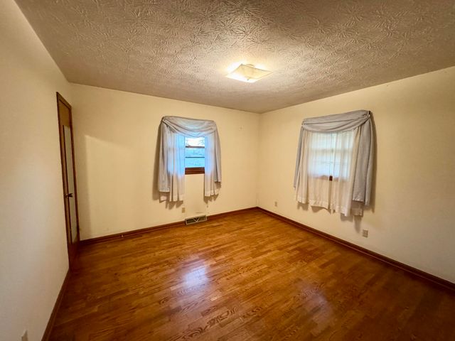 2535 W Farm Road 112, Springfield, MO 65803