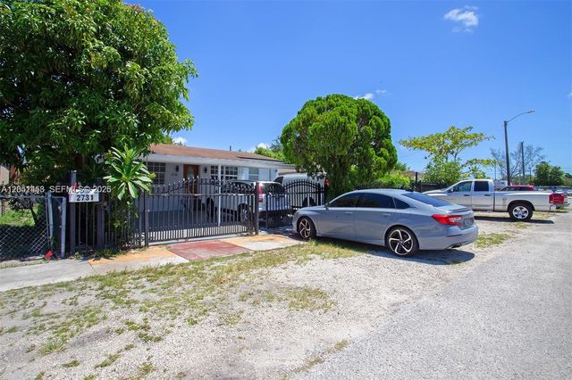 2731 NW 100th St B, Miami, FL 33147