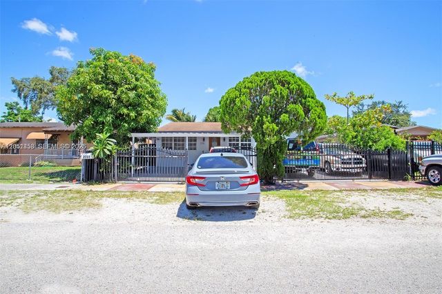 2731 NW 100th St B, Miami, FL 33147