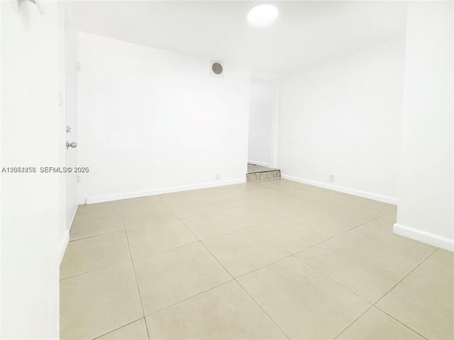 2731 NW 100th St B, Miami, FL 33147