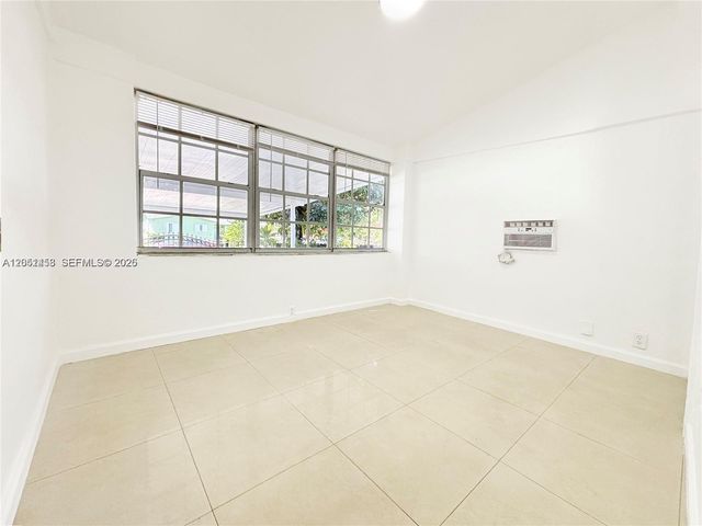 2731 NW 100th St B, Miami, FL 33147