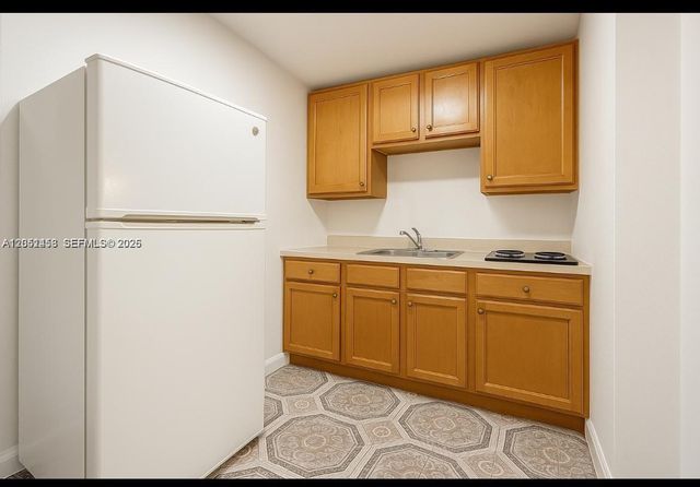 2731 NW 100th St B, Miami, FL 33147