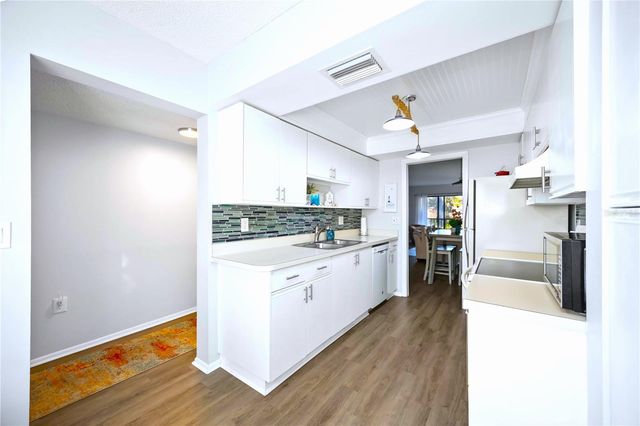 505 30TH AVENUE W E204, Bradenton, FL 34205