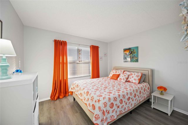 505 30TH AVENUE W E204, Bradenton, FL 34205