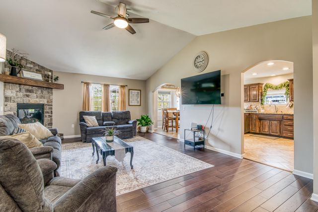 247 Montana Road, Taneyville, MO 65759