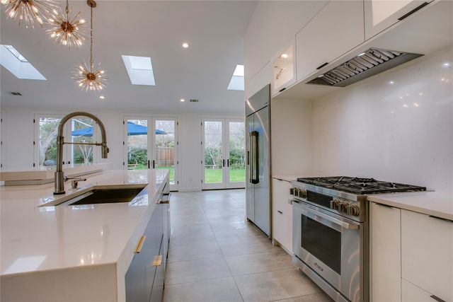 2045 Marydale Drive, Dallas, TX 75208