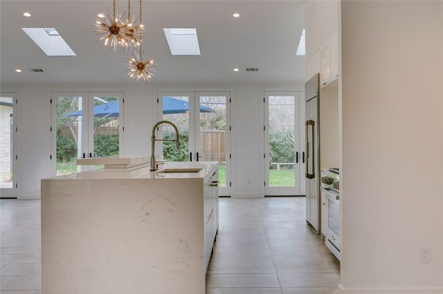 2045 Marydale Drive, Dallas, TX 75208