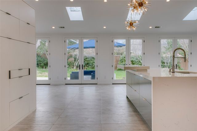 2045 Marydale Drive, Dallas, TX 75208