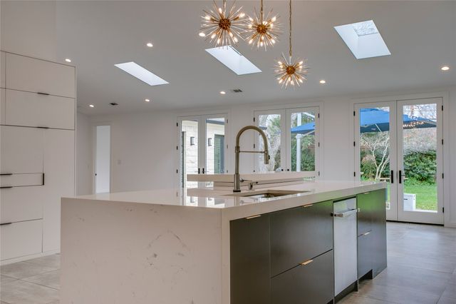 2045 Marydale Drive, Dallas, TX 75208