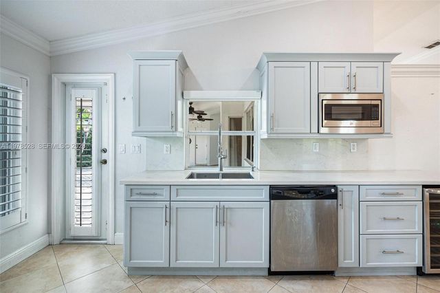 15327 SW 55th Ter, Miami, FL 33185