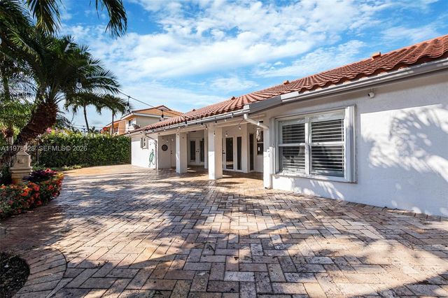 15327 SW 55th Ter, Miami, FL 33185