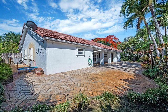 15327 SW 55th Ter, Miami, FL 33185