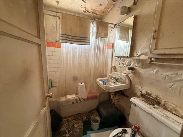 5900 W 85th, Los Angeles, CA 90045