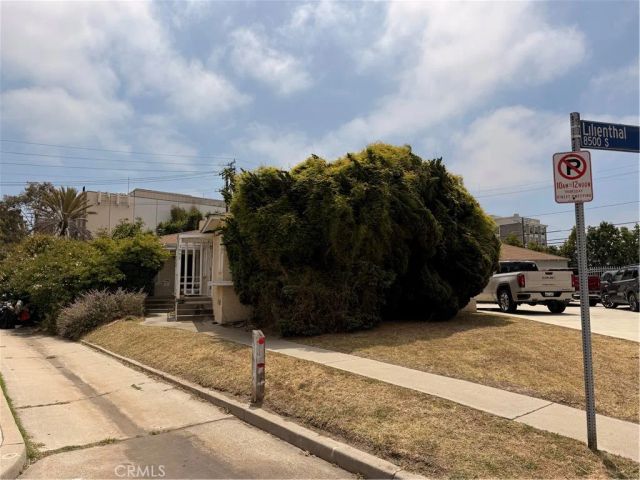 5900 W 85th, Los Angeles, CA 90045