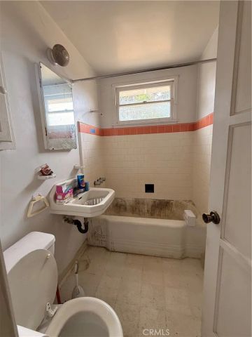 5900 W 85th, Los Angeles, CA 90045
