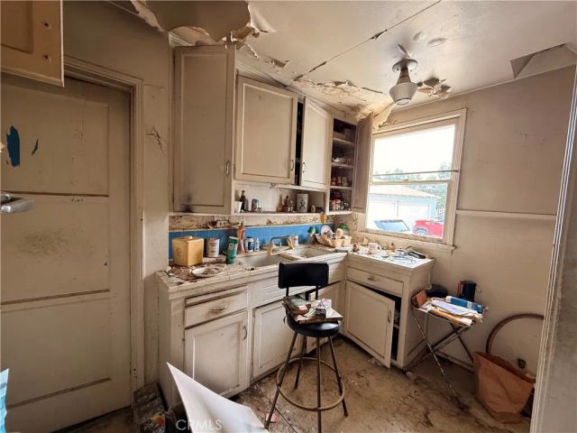 5900 W 85th, Los Angeles, CA 90045