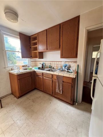 5900 W 85th, Los Angeles, CA 90045