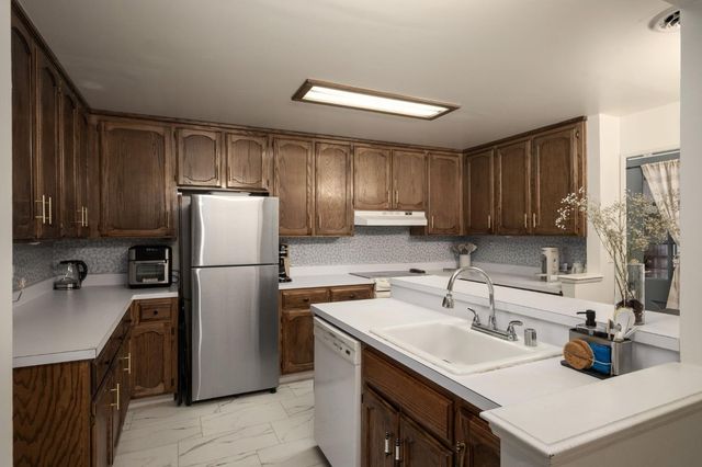 4619 E El Monte Way, Fresno, CA 93702