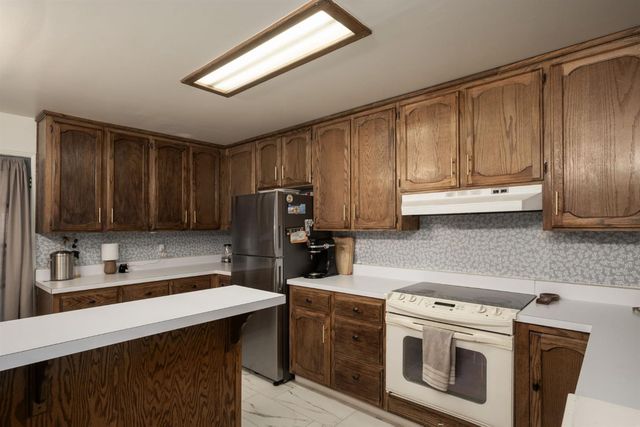 4619 E El Monte Way, Fresno, CA 93702